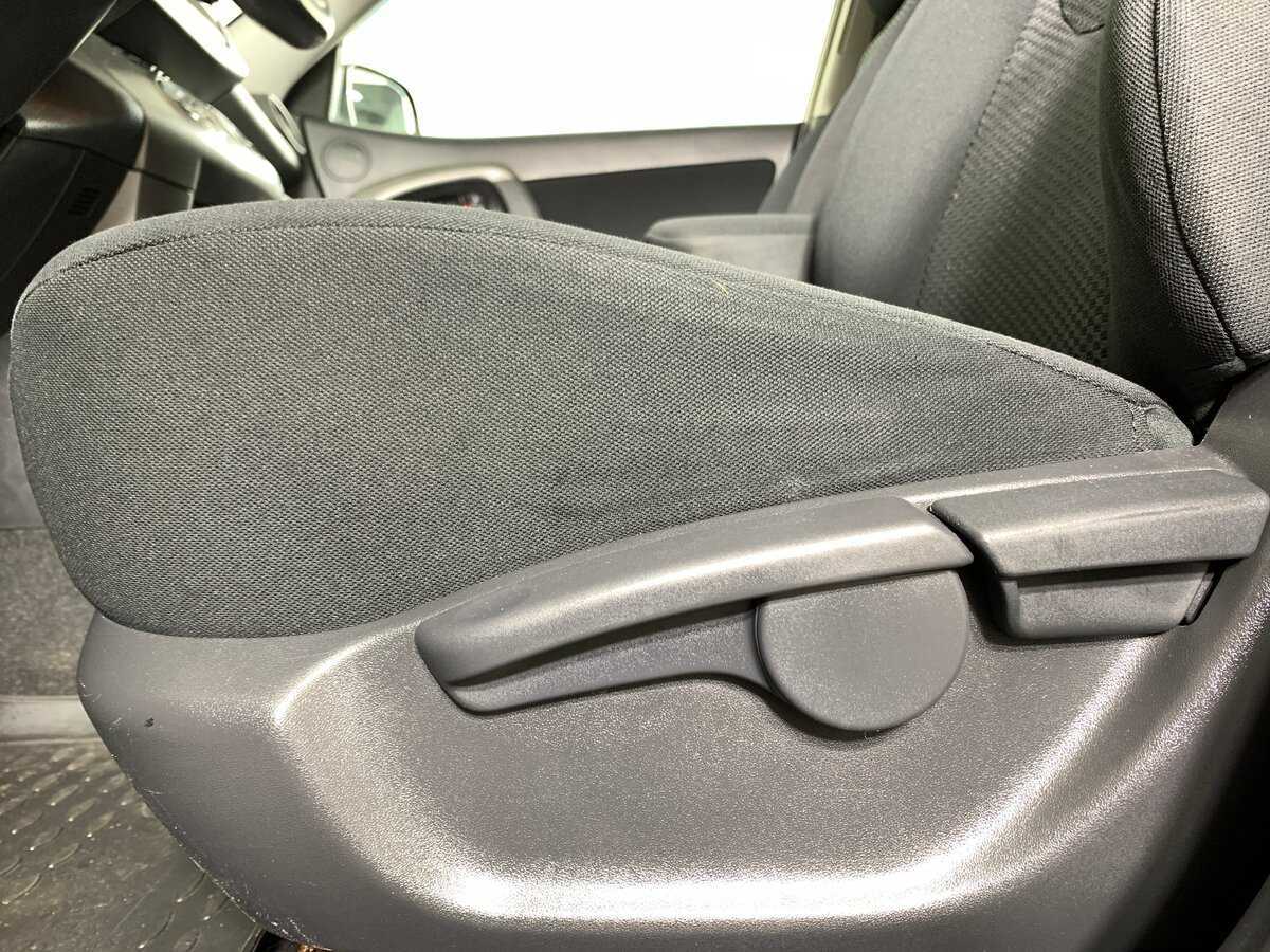 Toyota RAV4 2011 года с пробегом. Фото: #16