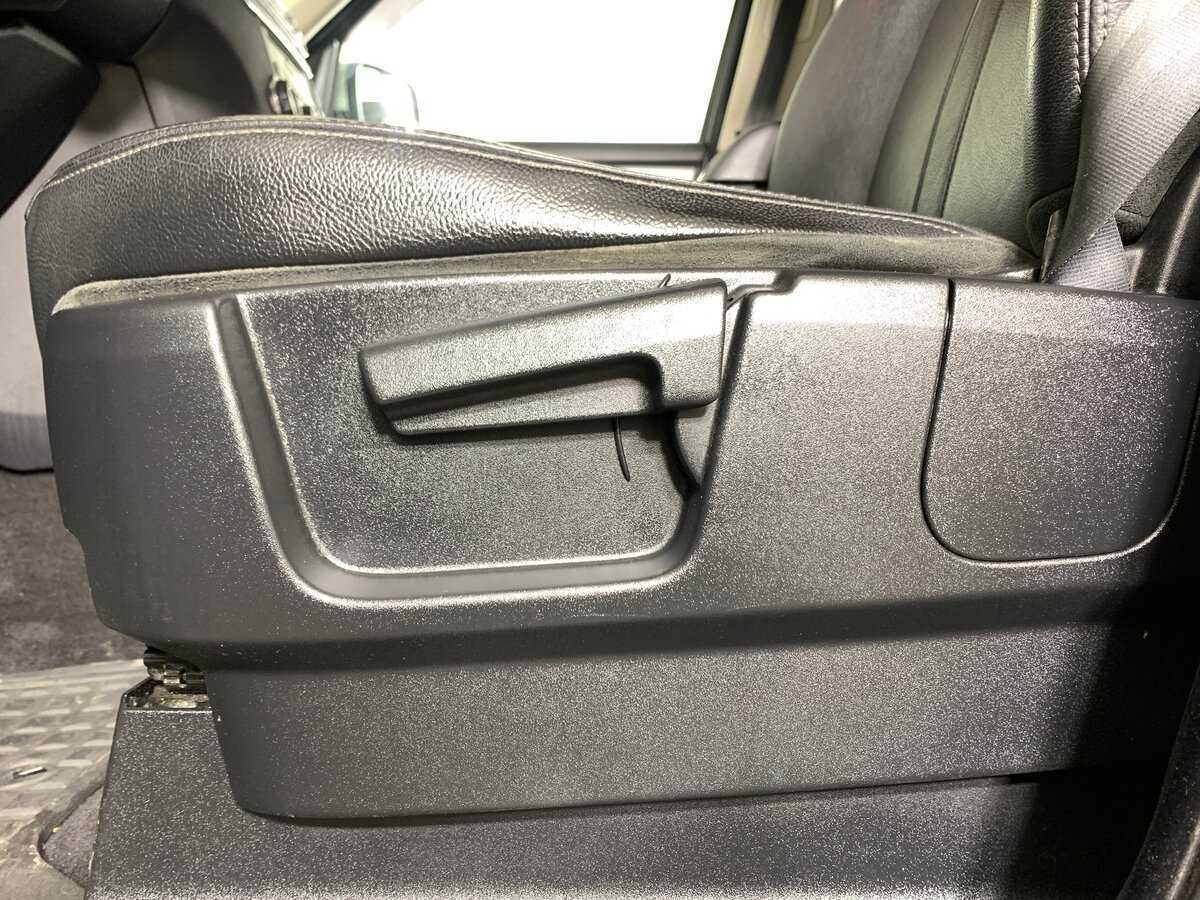 Land Rover Discovery 2011 года с пробегом. Фото: #15