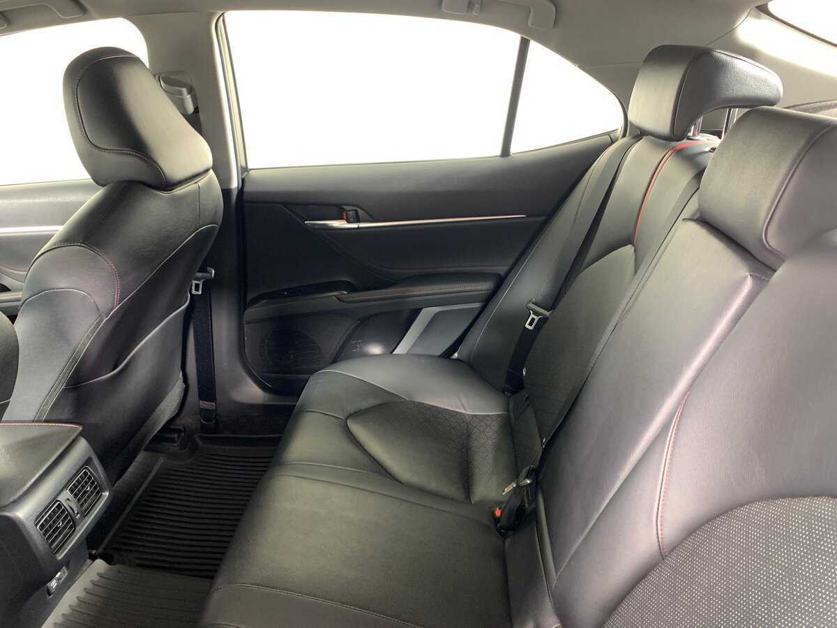 Toyota Camry 2022 года с пробегом. Фото: #17