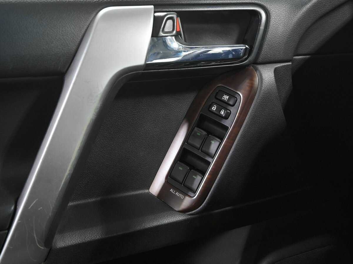 Toyota Land Cruiser Prado 2017 года с пробегом. Фото: #19