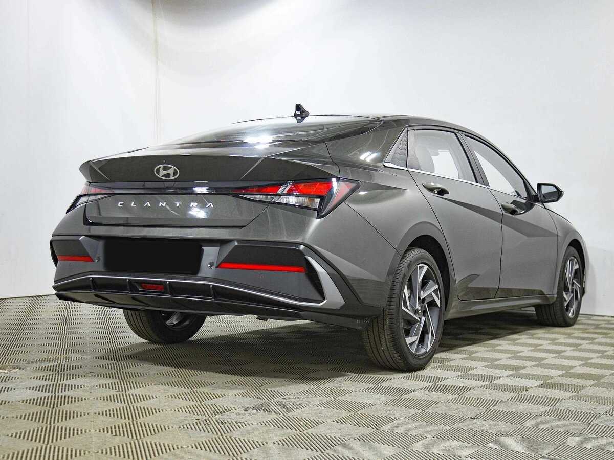 Hyundai Elantra 2023 года с пробегом. Фото: #3