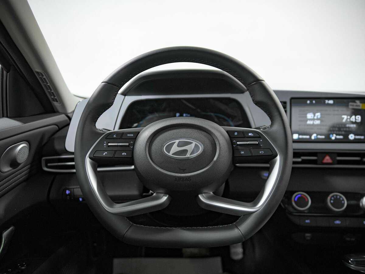 Hyundai Elantra 2023 года с пробегом. Фото: #8