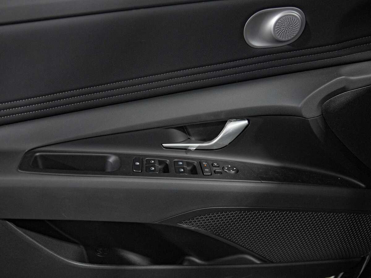 Hyundai Elantra 2023 года с пробегом. Фото: #12