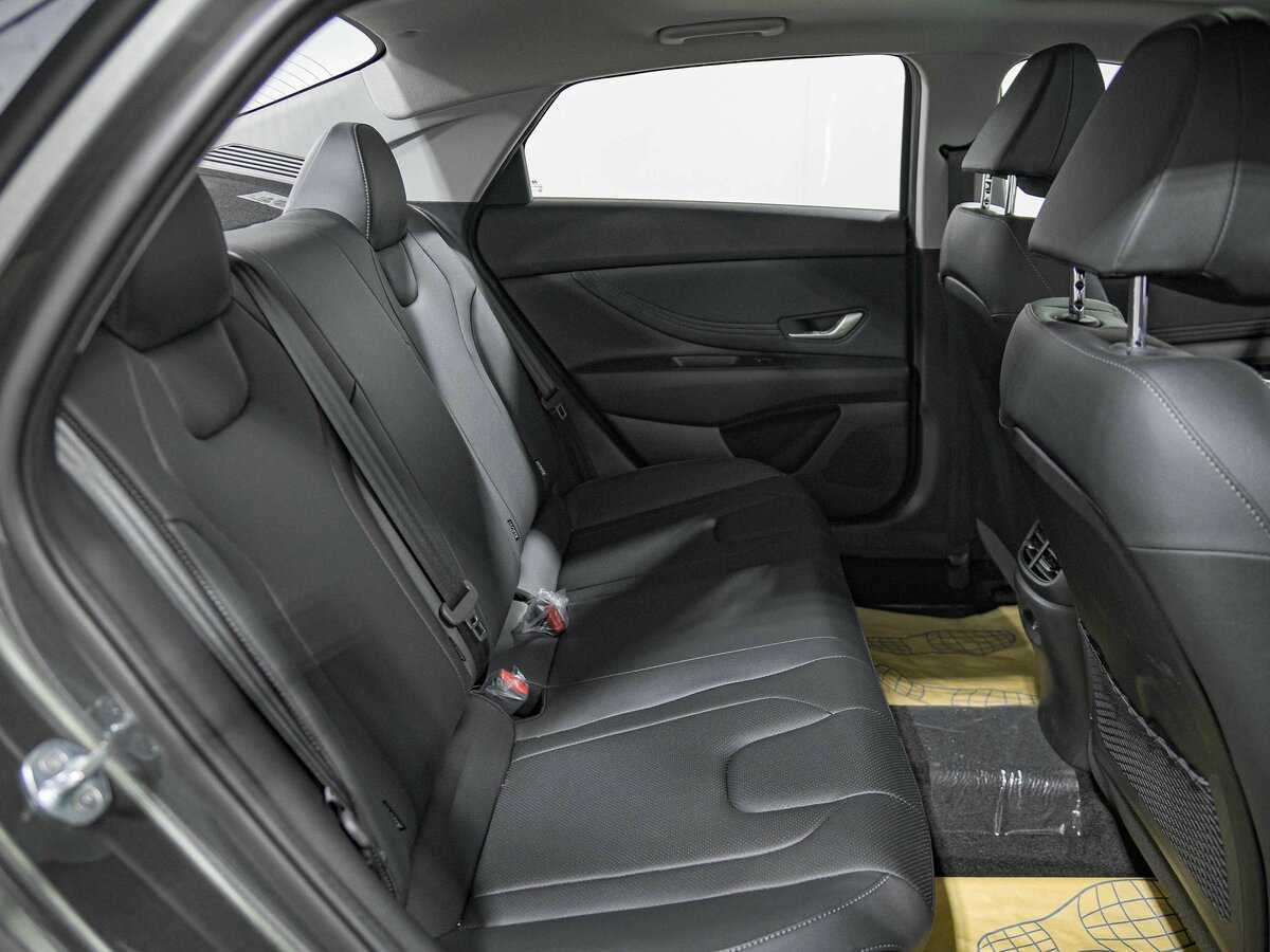 Hyundai Elantra 2023 года с пробегом. Фото: #13