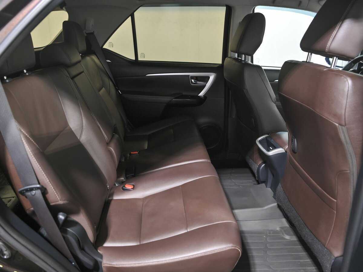 Toyota Fortuner 2017 года с пробегом. Фото: #18