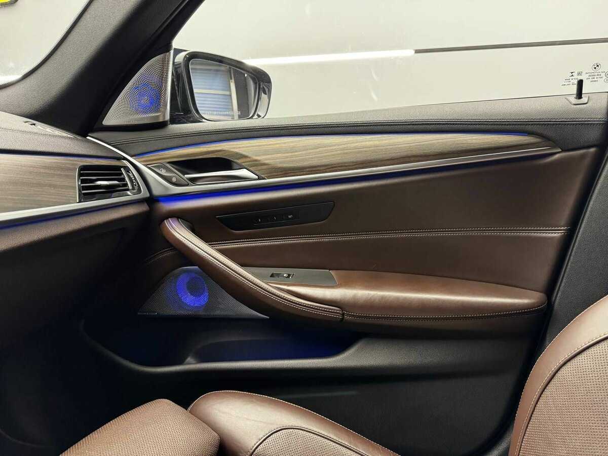 BMW 5 серии 2018 года с пробегом. Фото: #11