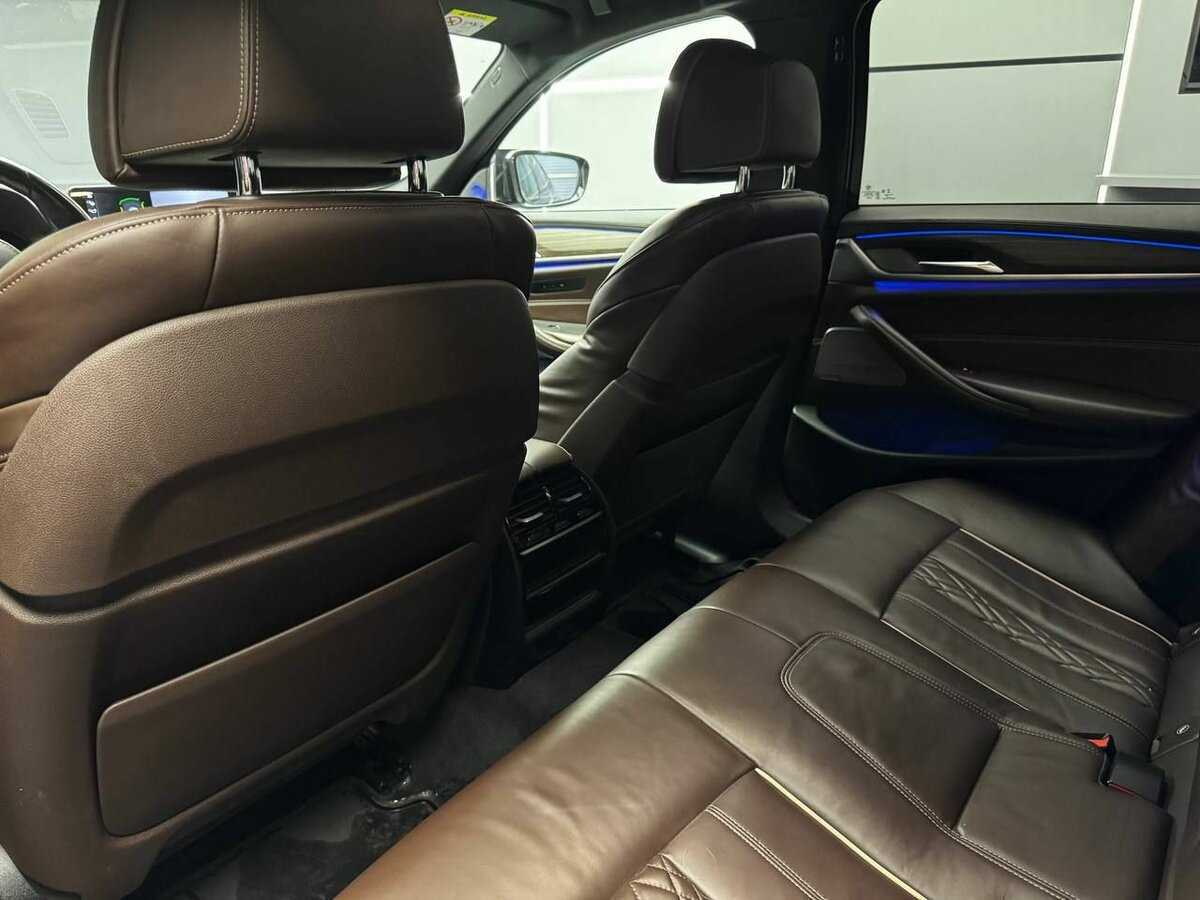 BMW 5 серии 2018 года с пробегом. Фото: #25