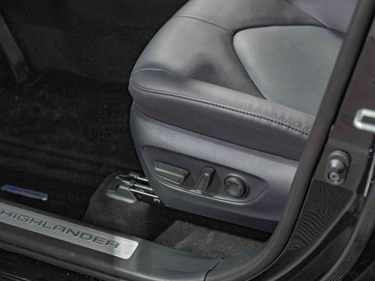 Toyota Highlander 2024 года с пробегом. Фото: #13