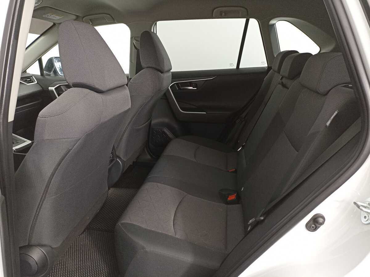 Toyota RAV4 2021 года с пробегом. Фото: #11