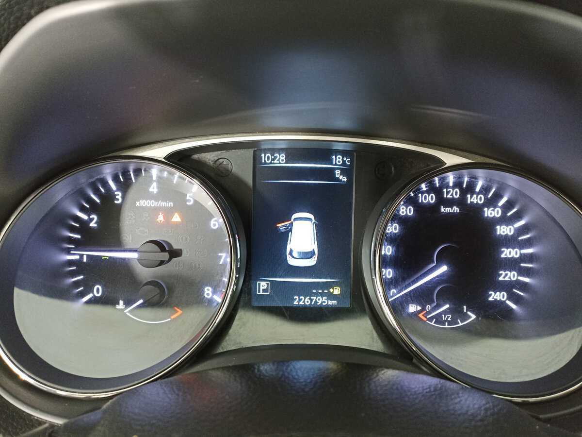 Б/У Ниссан Икс-Трейл 2015 года. Фото: #12