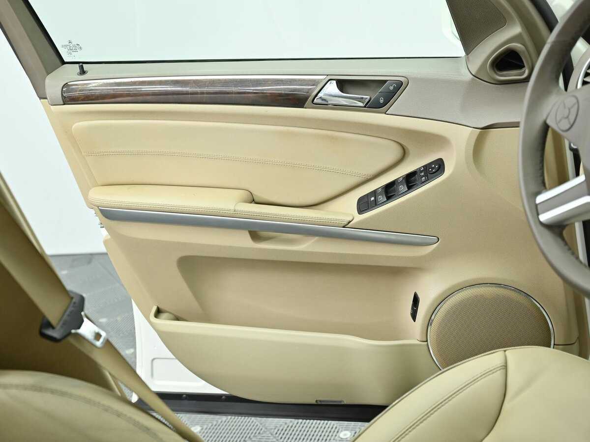 Mercedes-Benz GL-Класс 2010 года с пробегом. Фото: #8