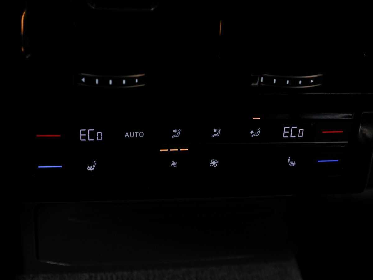 Volkswagen Touareg 2018 года с пробегом. Фото: #17