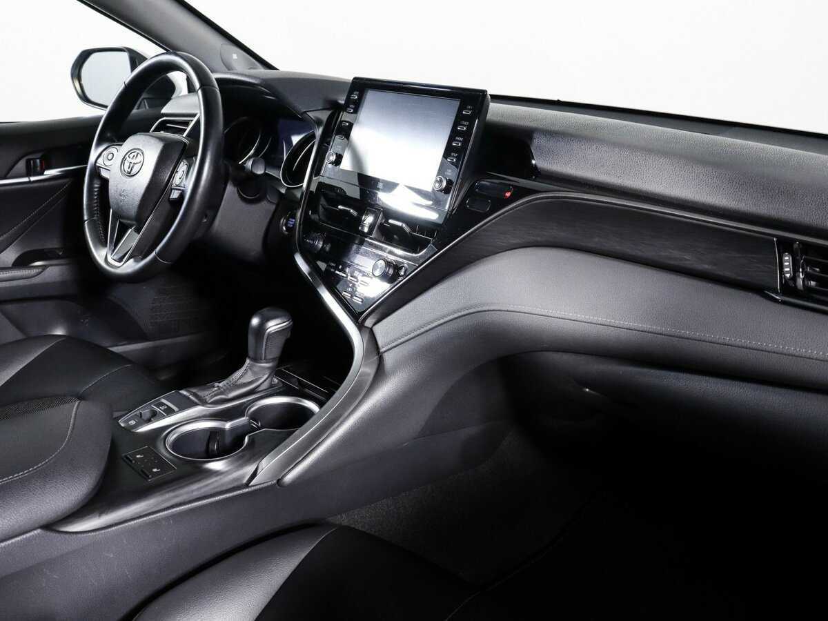 Toyota Camry 2021 года с пробегом. Фото: #5