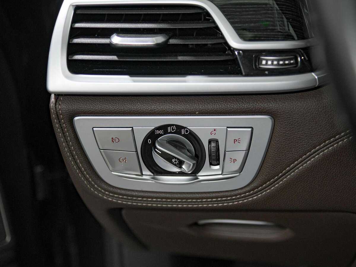 BMW 7 серии 2018 года с пробегом. Фото: #12