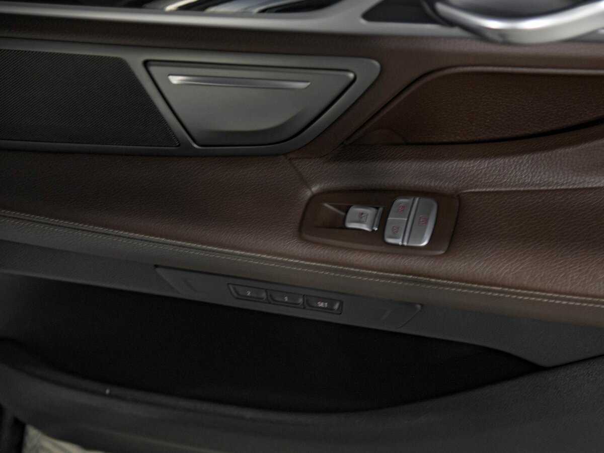 BMW 7 серии 2018 года с пробегом. Фото: #16