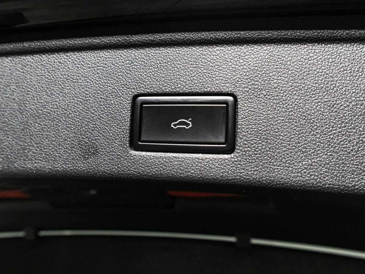 Volkswagen Touareg 2019 года с пробегом. Фото: #19