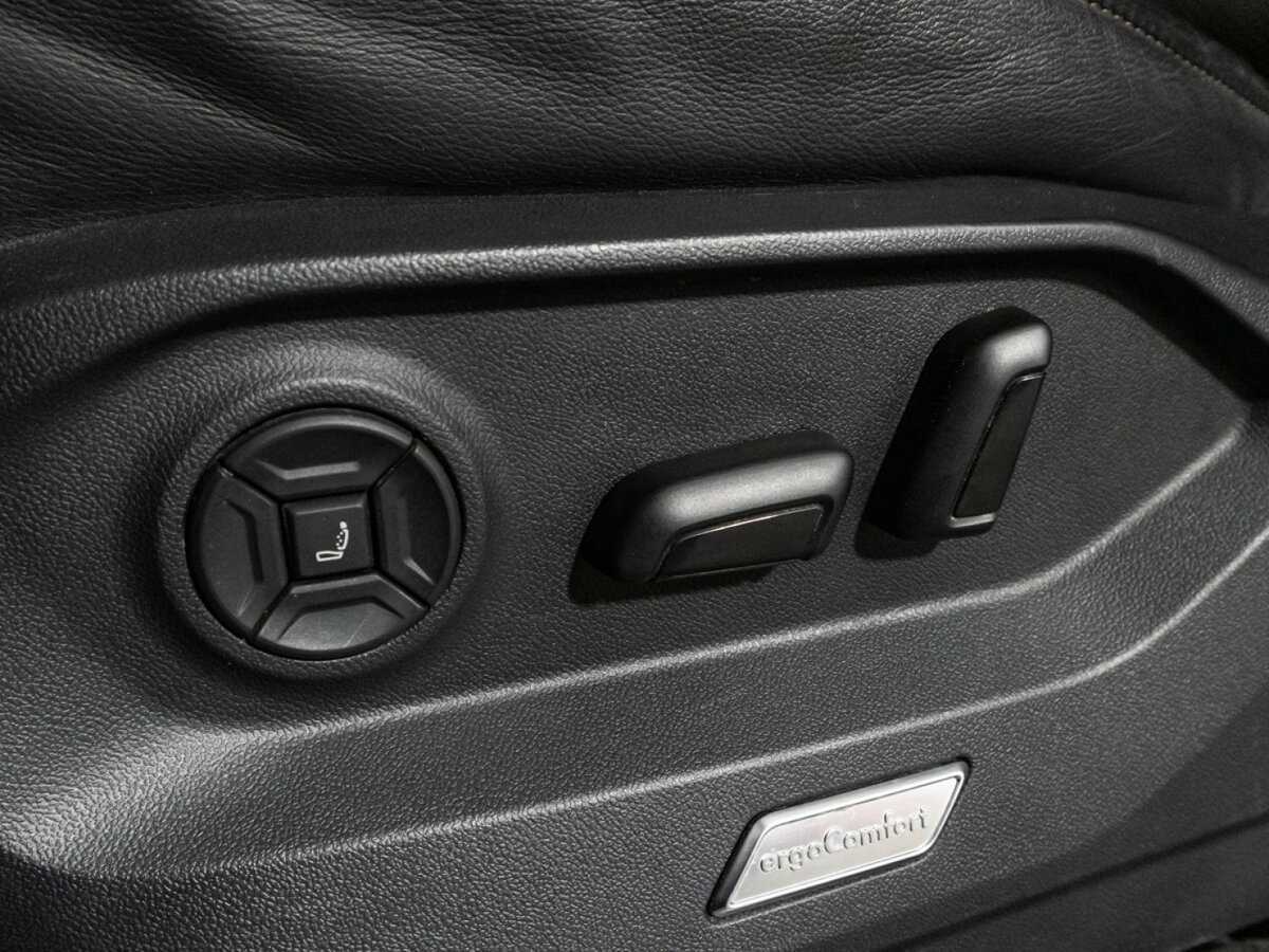 Volkswagen Touareg 2019 года с пробегом. Фото: #19
