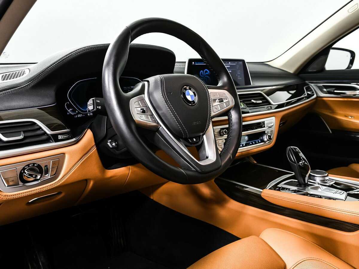 BMW 7 серии 2019 года с пробегом. Фото: #12