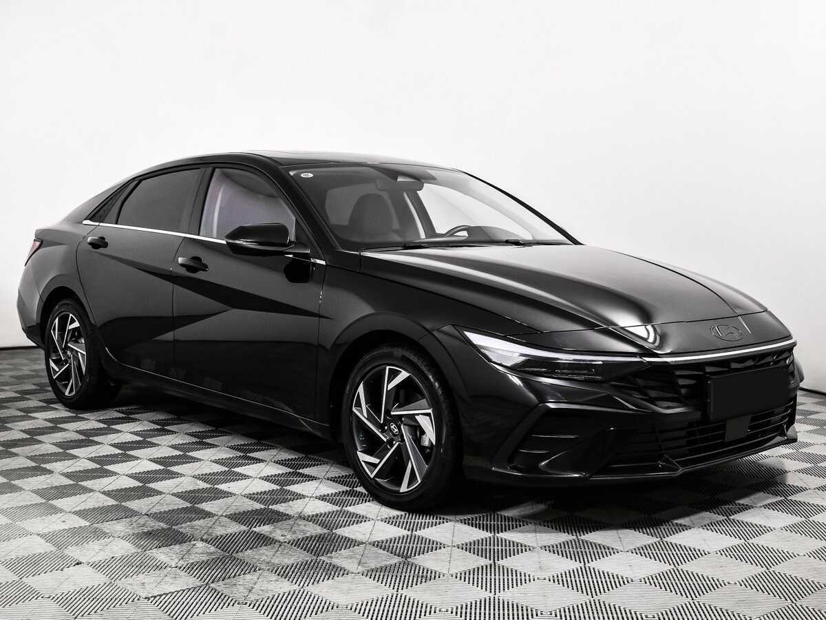 Hyundai Elantra 2024 года с пробегом. Фото: #2