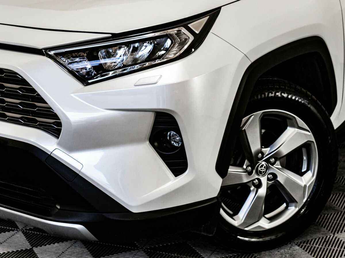 Toyota RAV4 2020 года с пробегом. Фото: #1
