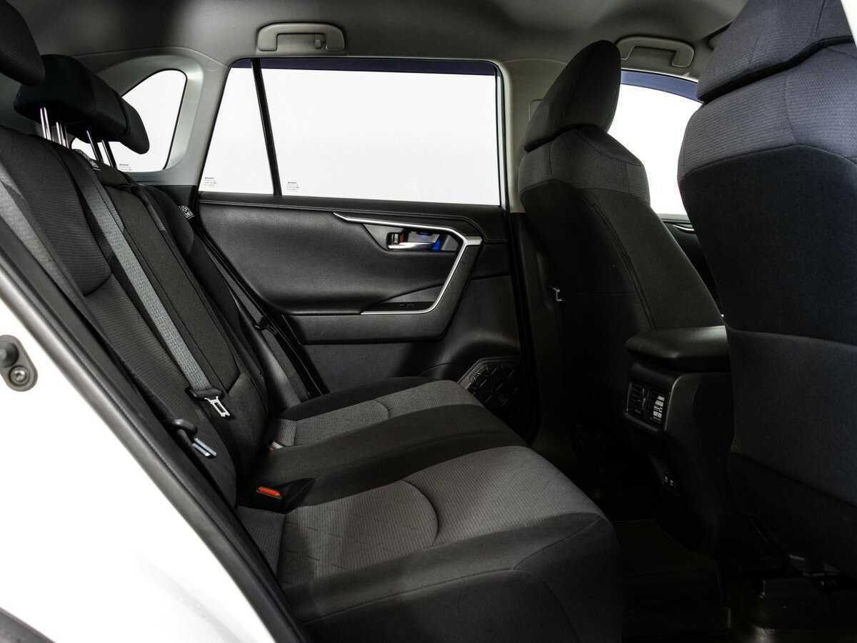 Toyota RAV4 2020 года с пробегом. Фото: #14