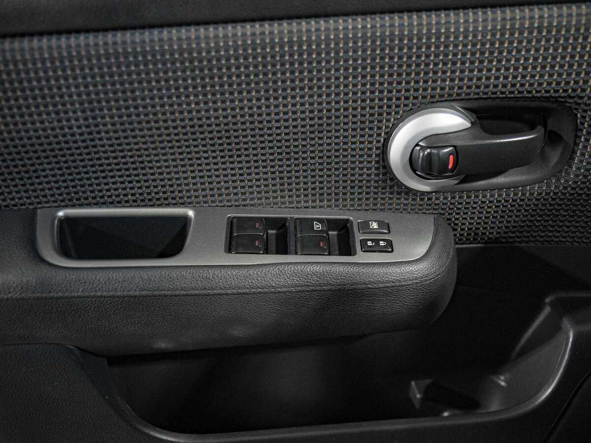 Nissan Tiida 2010 года с пробегом. Фото: #12