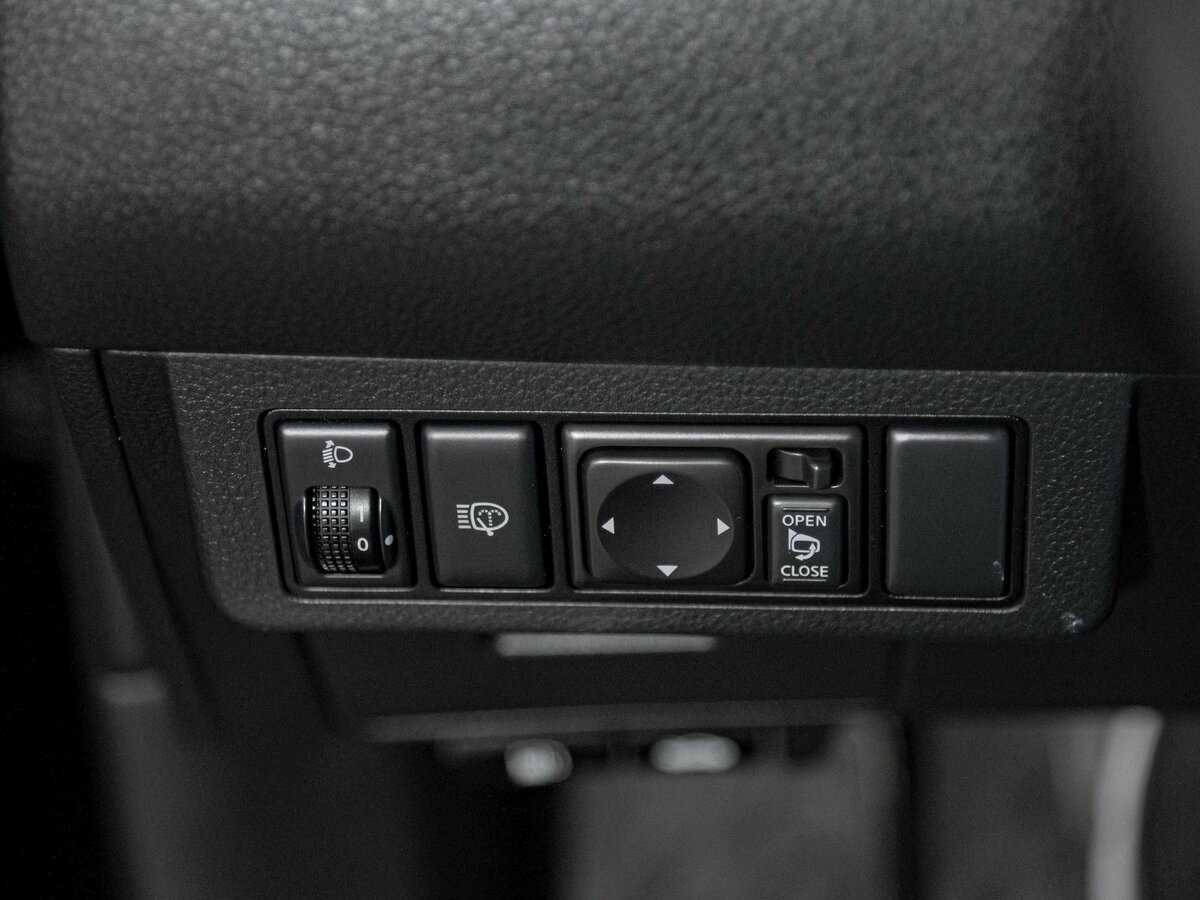 Nissan Tiida 2010 года с пробегом. Фото: #13