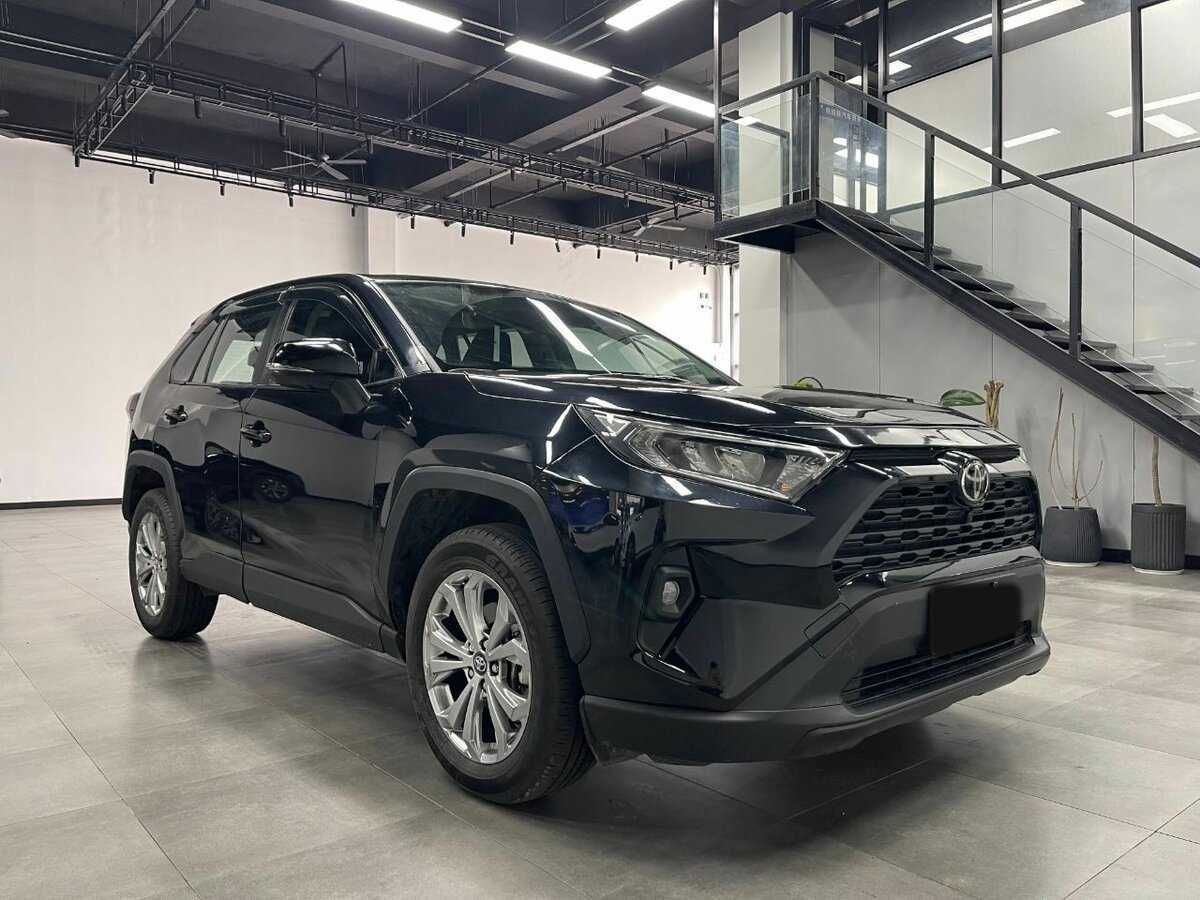 Toyota RAV4 2023 года с пробегом. Фото: #2