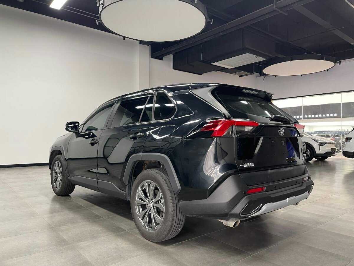 Toyota RAV4 2023 года с пробегом. Фото: #3