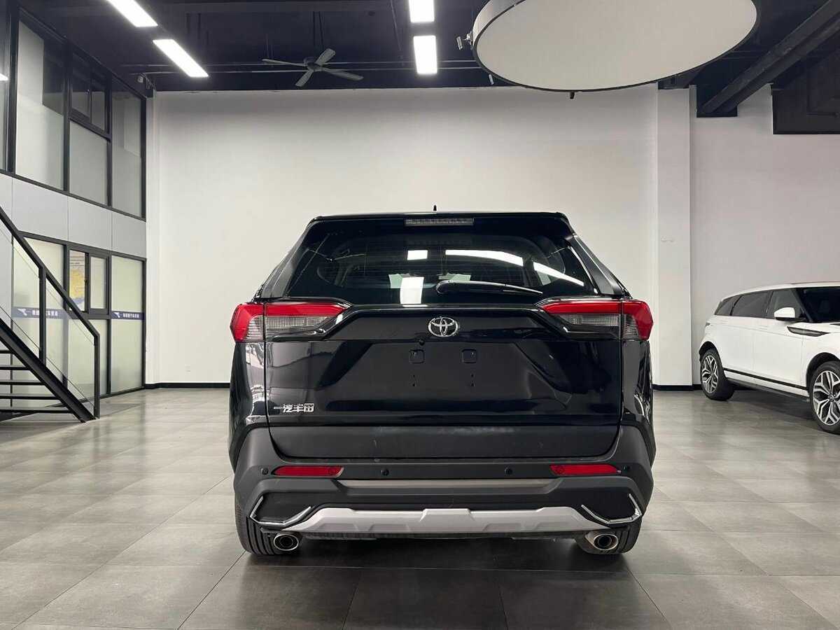 Toyota RAV4 2023 года с пробегом. Фото: #4