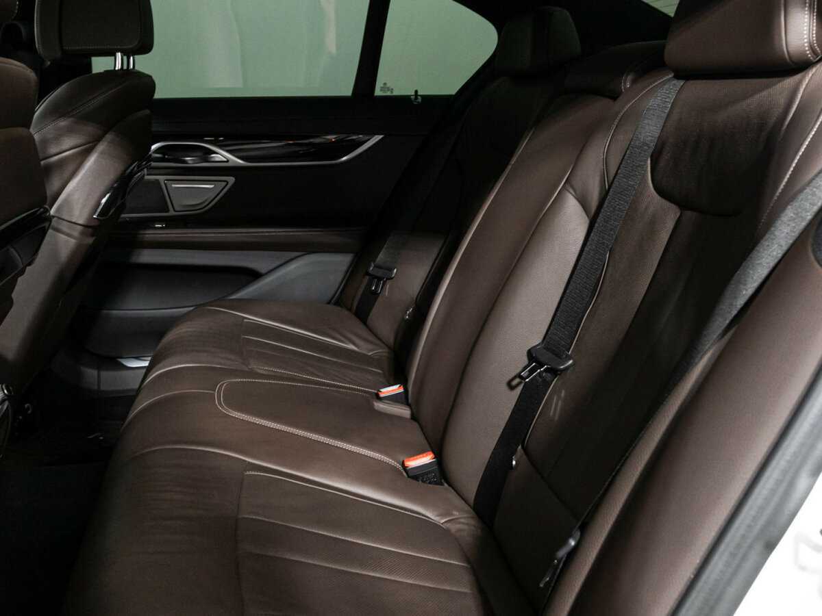 BMW 7 серии 2017 года с пробегом. Фото: #9