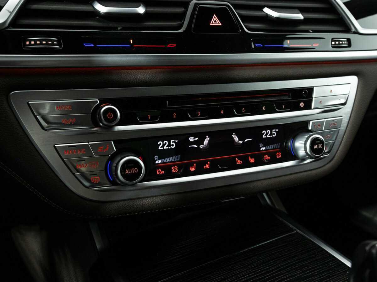 BMW 7 серии 2017 года с пробегом. Фото: #21