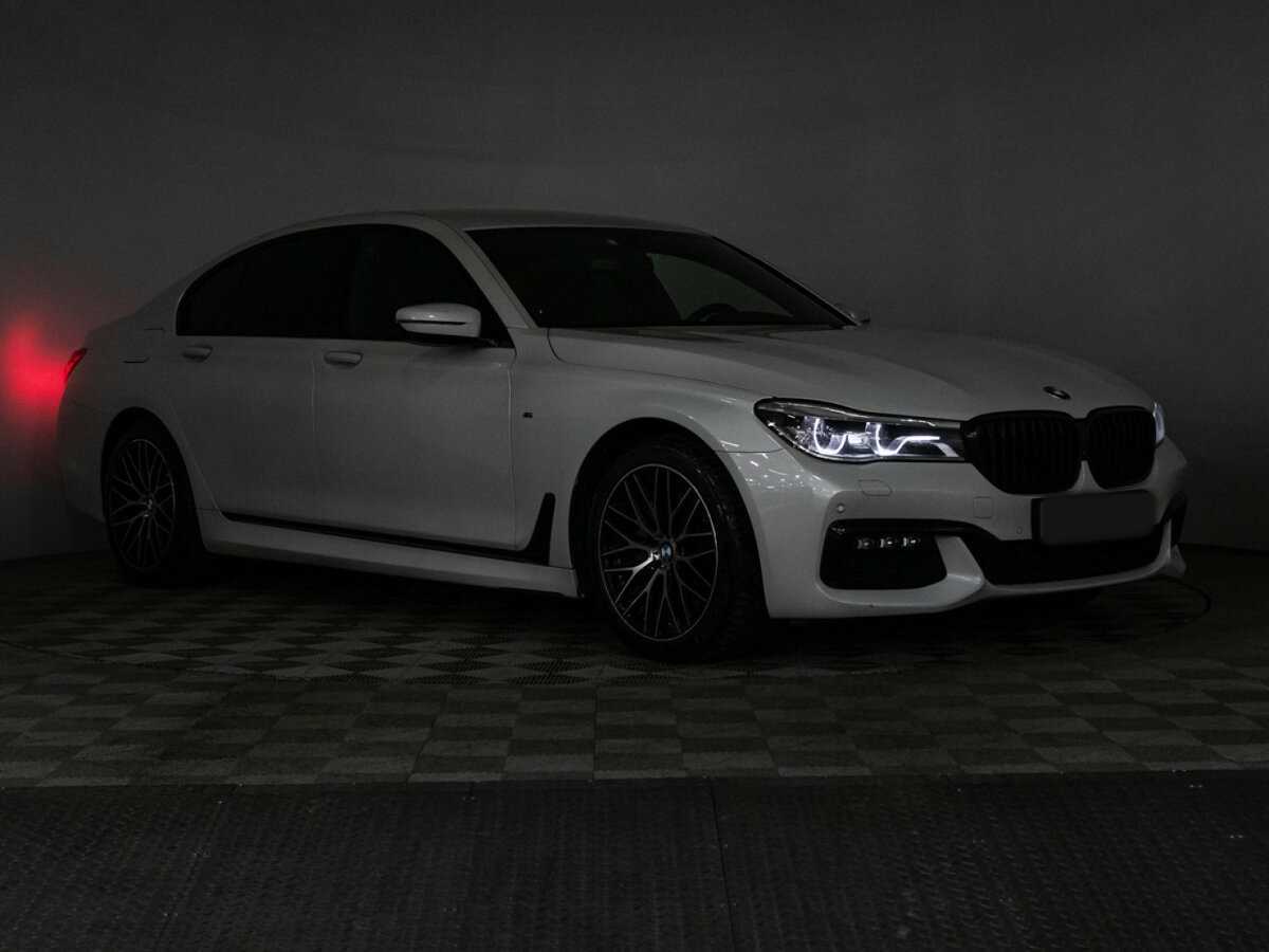 BMW 7 серии 2017 года с пробегом. Фото: #28