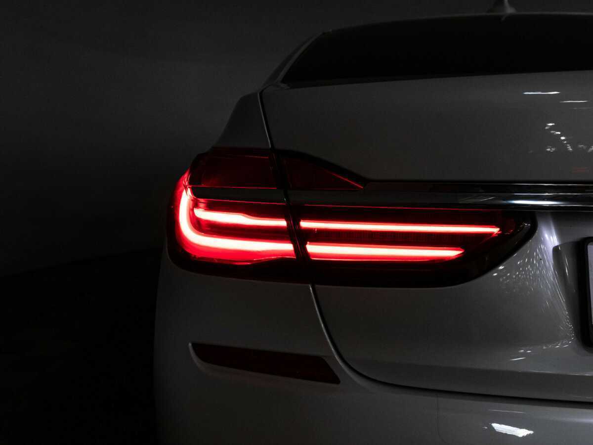 BMW 7 серии 2017 года с пробегом. Фото: #32