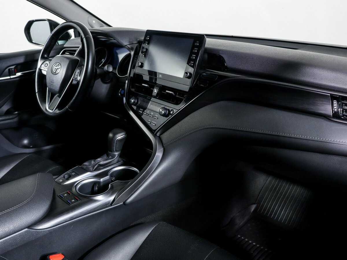 Toyota Camry 2021 года с пробегом. Фото: #5