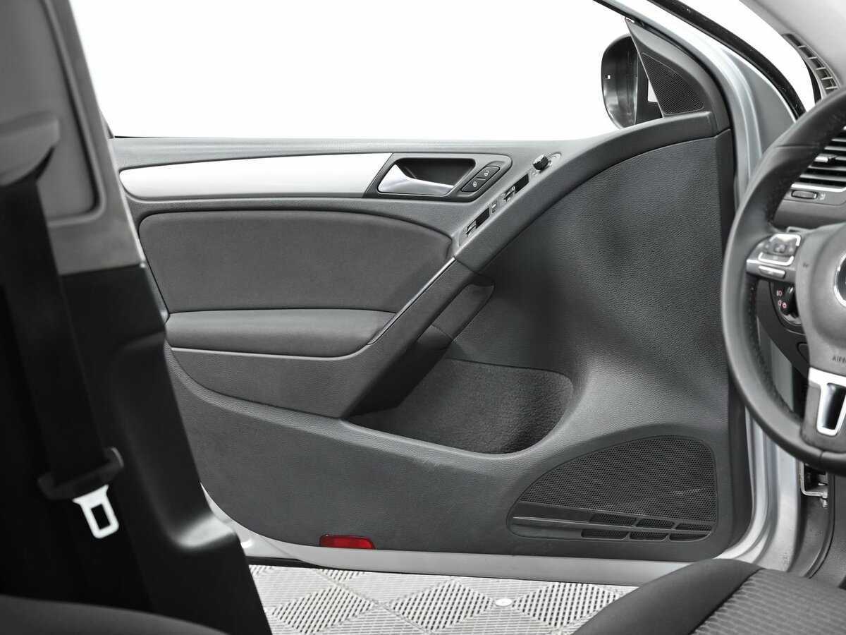 Volkswagen Golf 2010 года с пробегом. Фото: #5