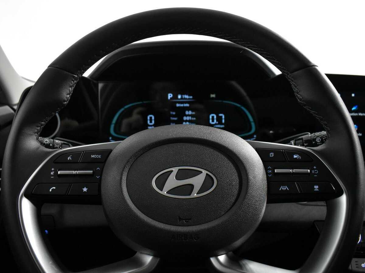 Hyundai Elantra 2023 года с пробегом. Фото: #20