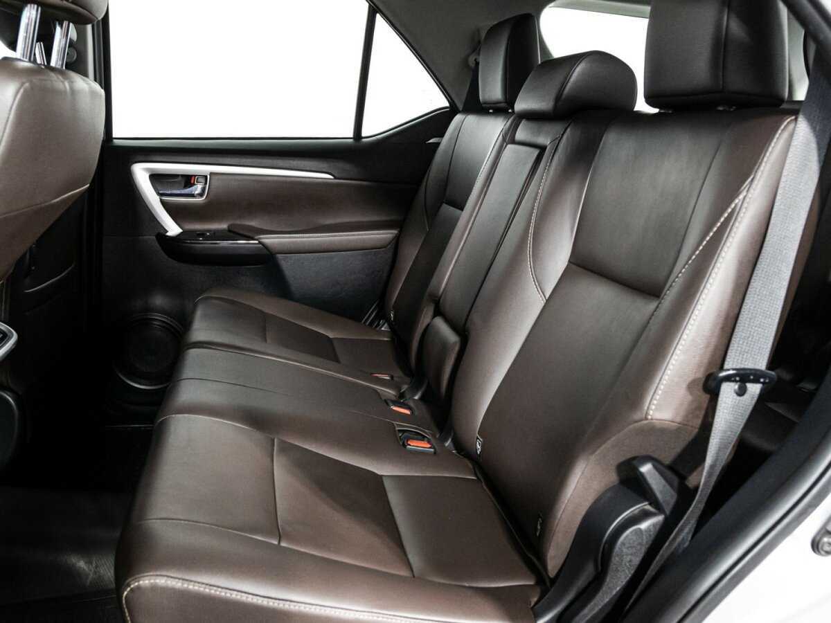 Toyota Fortuner 2017 года с пробегом. Фото: #9