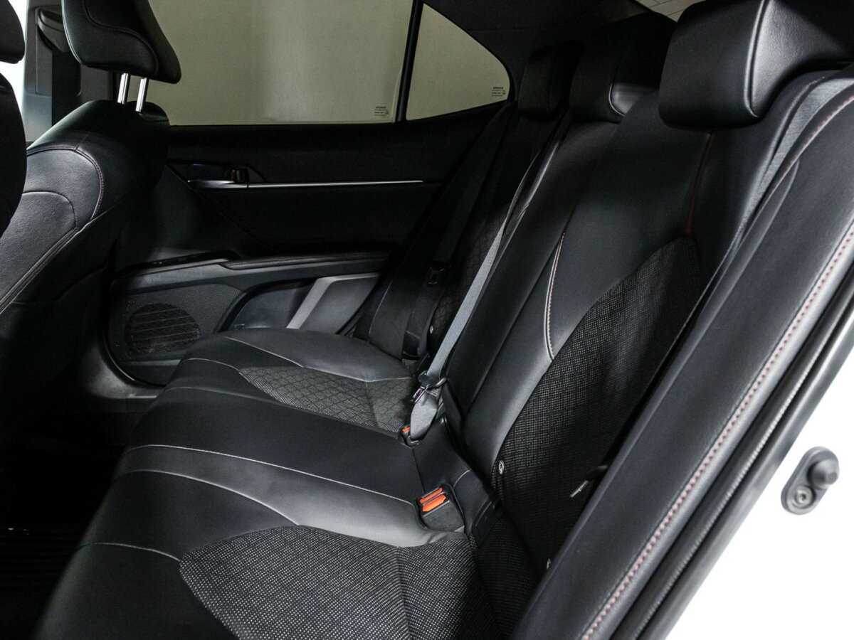 Toyota Camry 2021 года с пробегом. Фото: #9