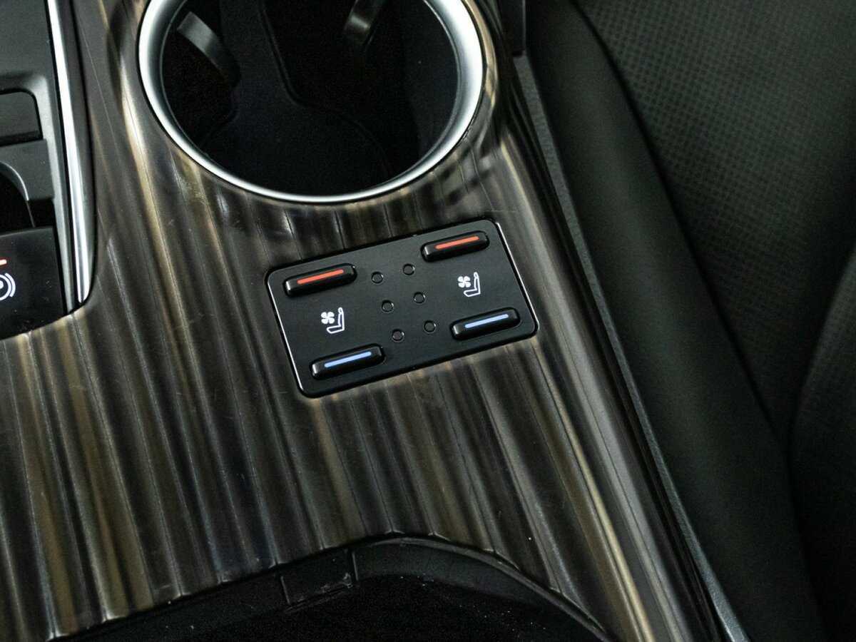 Toyota Camry 2020 года с пробегом. Фото: #20