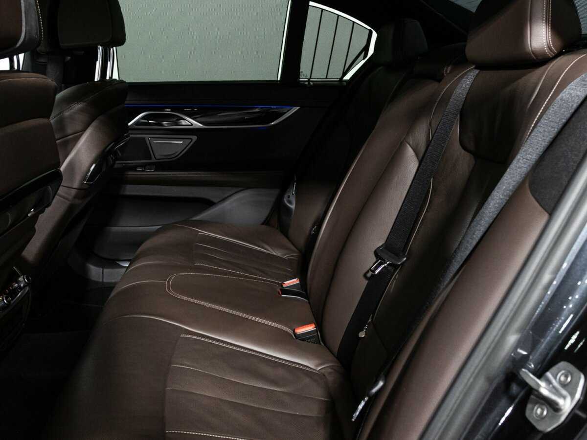 BMW 7 серии 2016 года с пробегом. Фото: #9