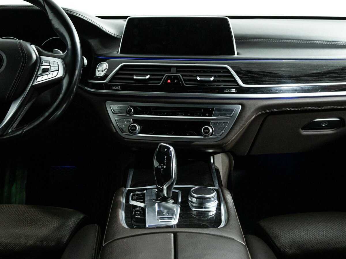 BMW 7 серии 2016 года с пробегом. Фото: #13