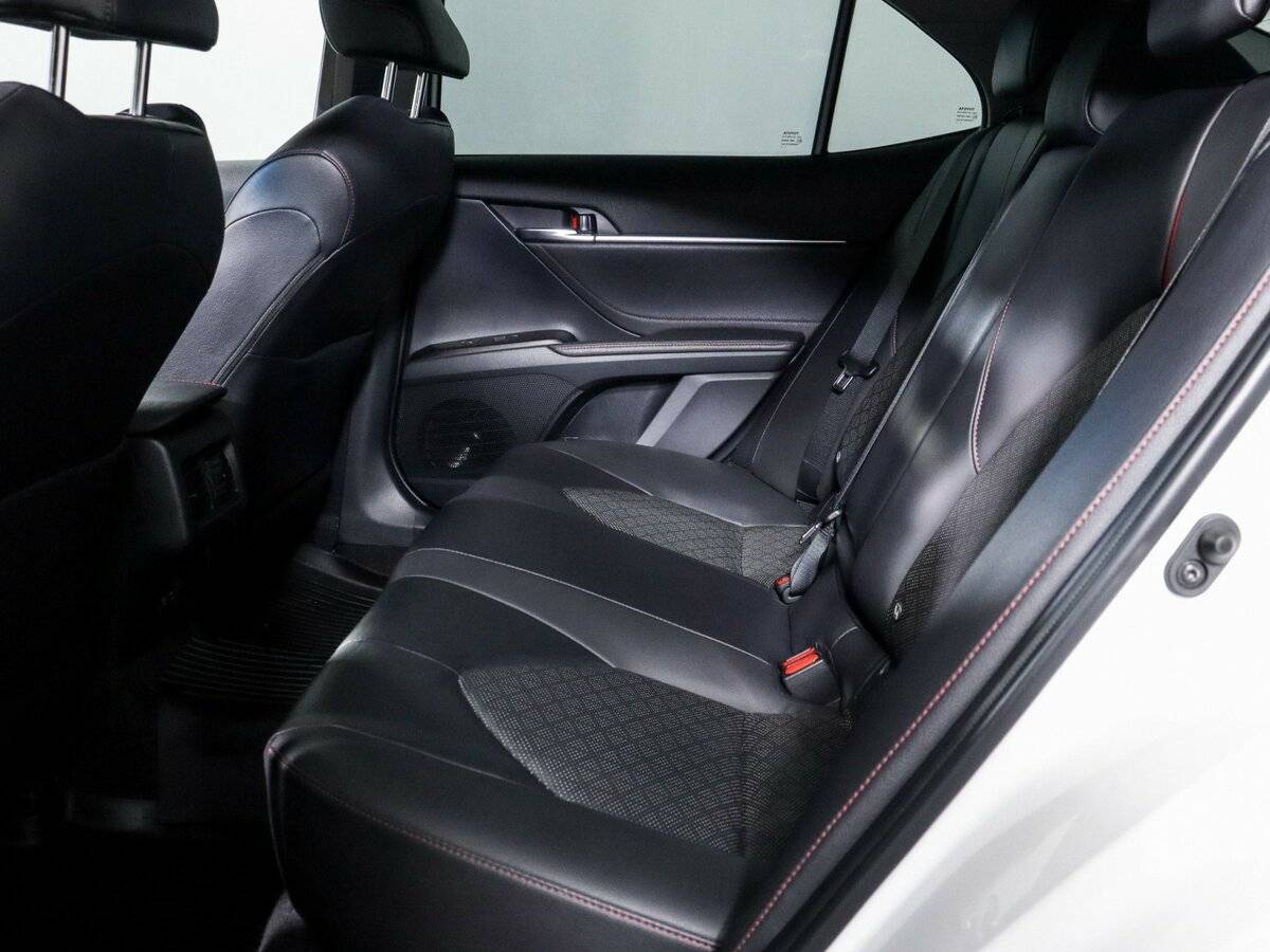 Toyota Camry 2021 года с пробегом. Фото: #6