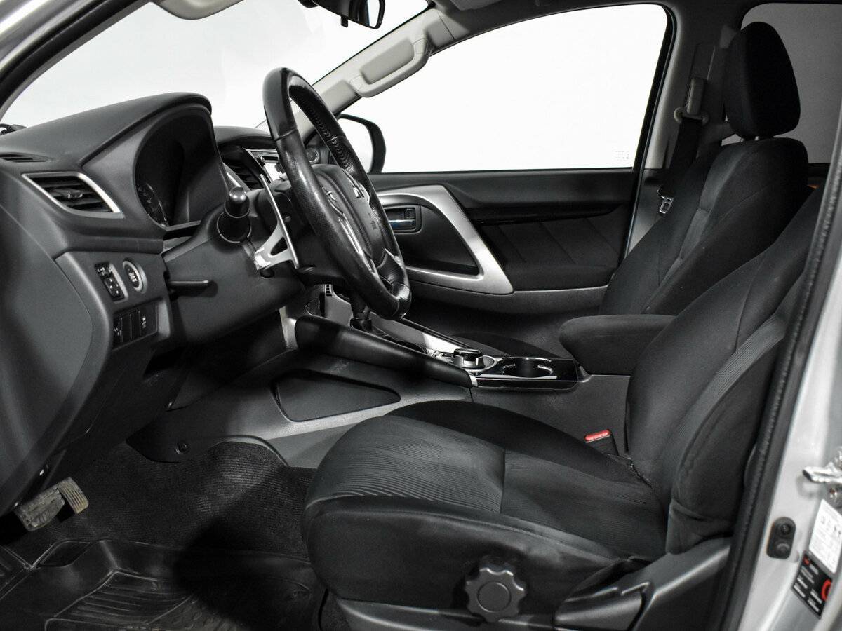 Mitsubishi Pajero Sport 2018 года с пробегом. Фото: #9