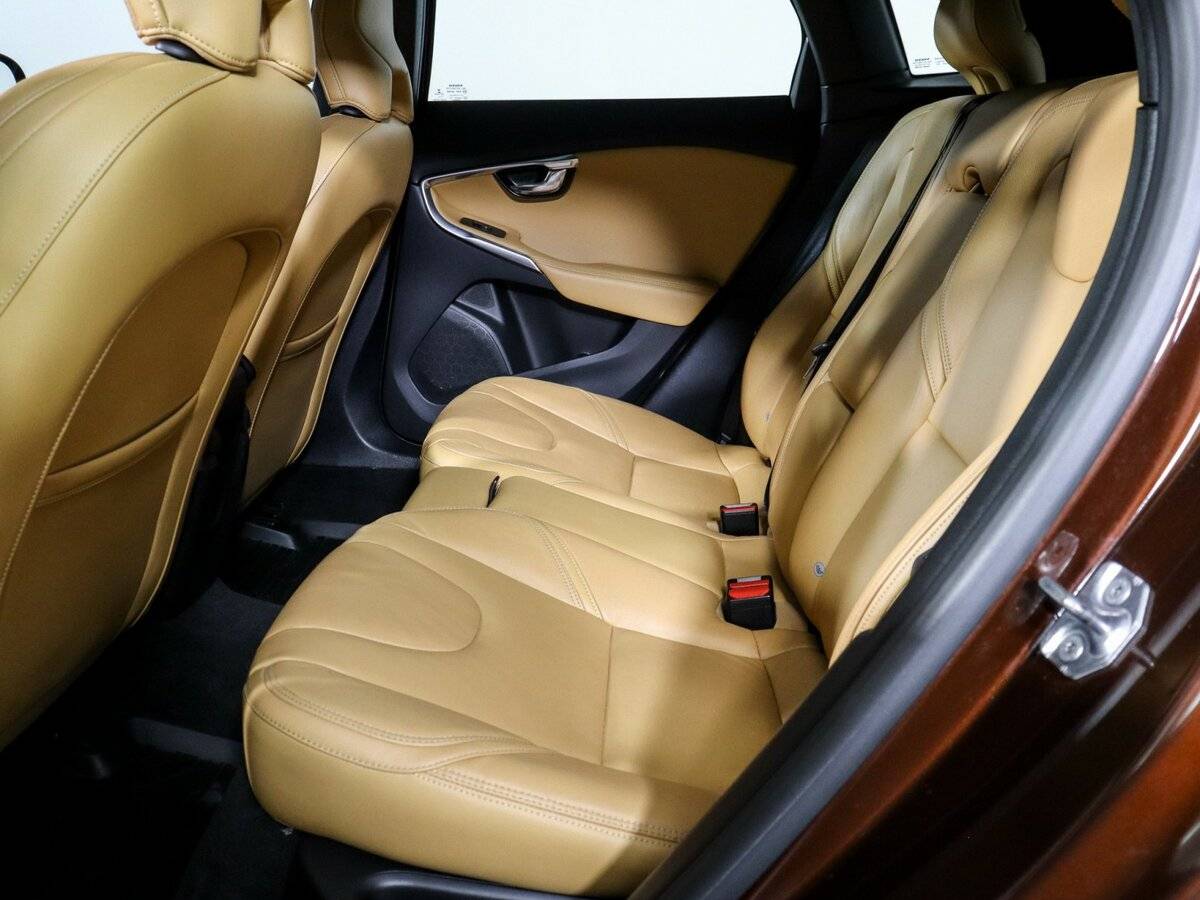 Volvo V40 Cross Country 2018 года с пробегом. Фото: #9