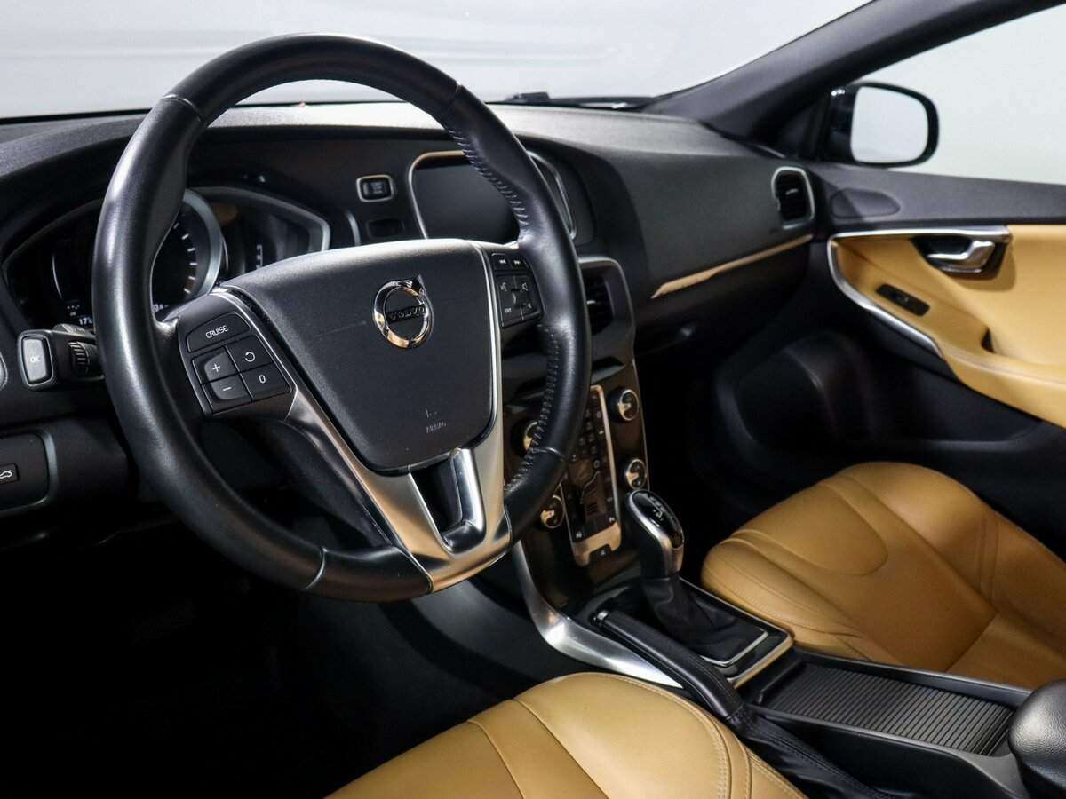 Volvo V40 Cross Country 2018 года с пробегом. Фото: #13