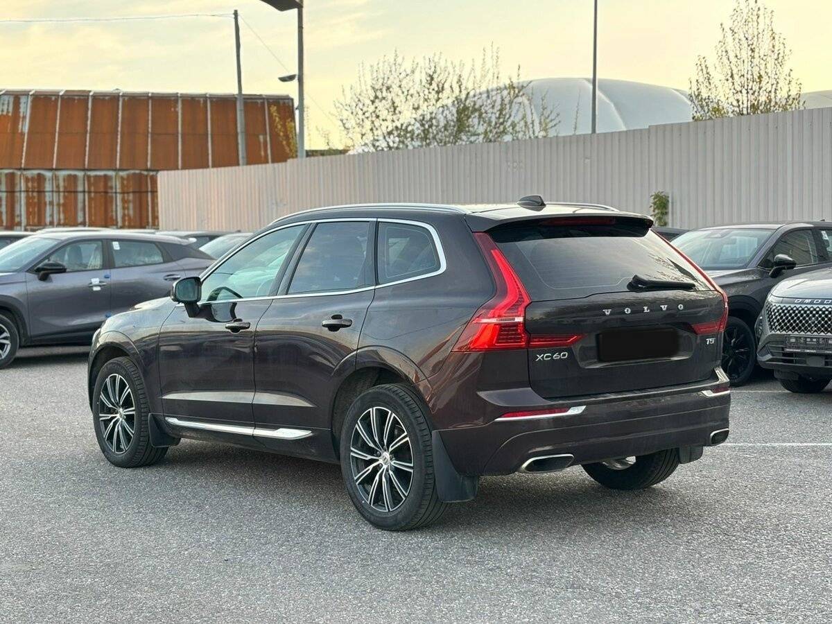 Volvo XC60 2021 года с пробегом. Фото: #3