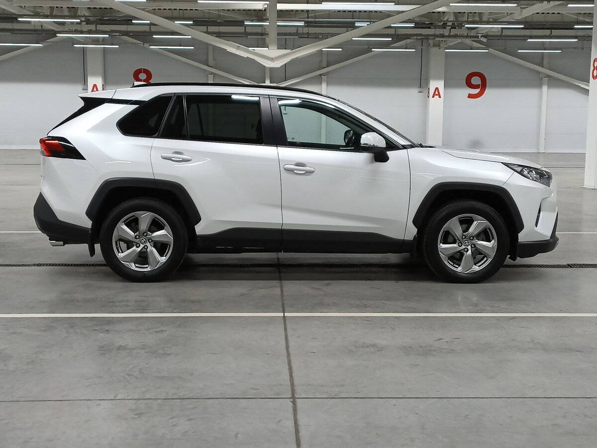 Toyota RAV4 2021 года с пробегом. Фото: #3