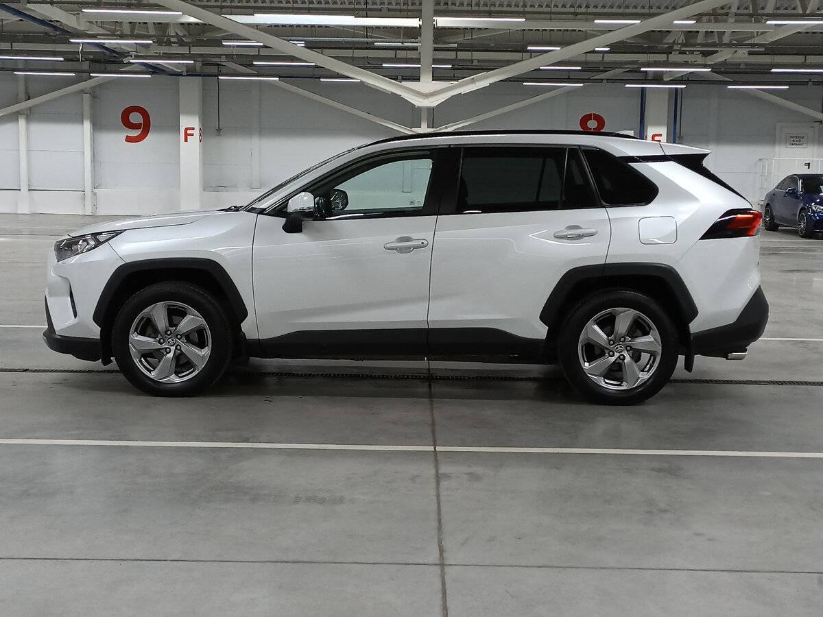 Toyota RAV4 2021 года с пробегом. Фото: #7