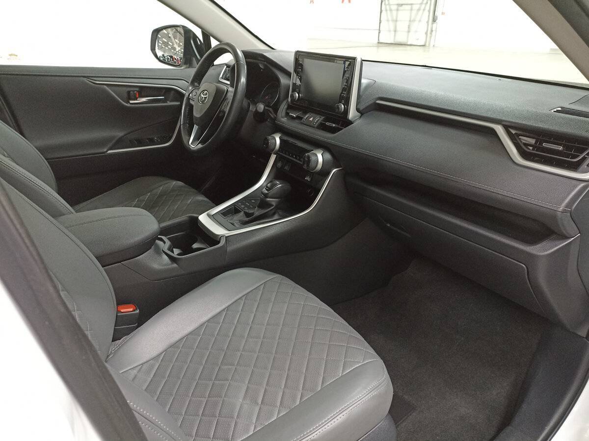 Toyota RAV4 2021 года с пробегом. Фото: #10